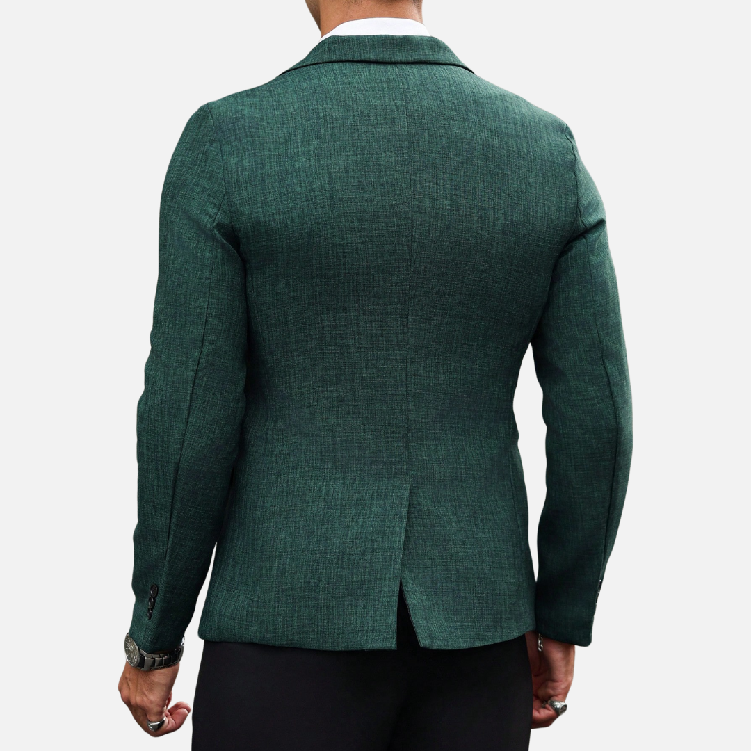 Blazer masculino em tecido premium, gola virada e design elegante, ideal para eventos sociais e ocasiões casuais.