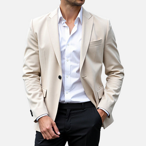 Blazer masculino em tecido premium, gola virada e design elegante, ideal para eventos sociais e ocasiões casuais.