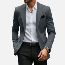 Blazer masculino em tecido premium, gola virada e design elegante, ideal para eventos sociais e ocasiões casuais.