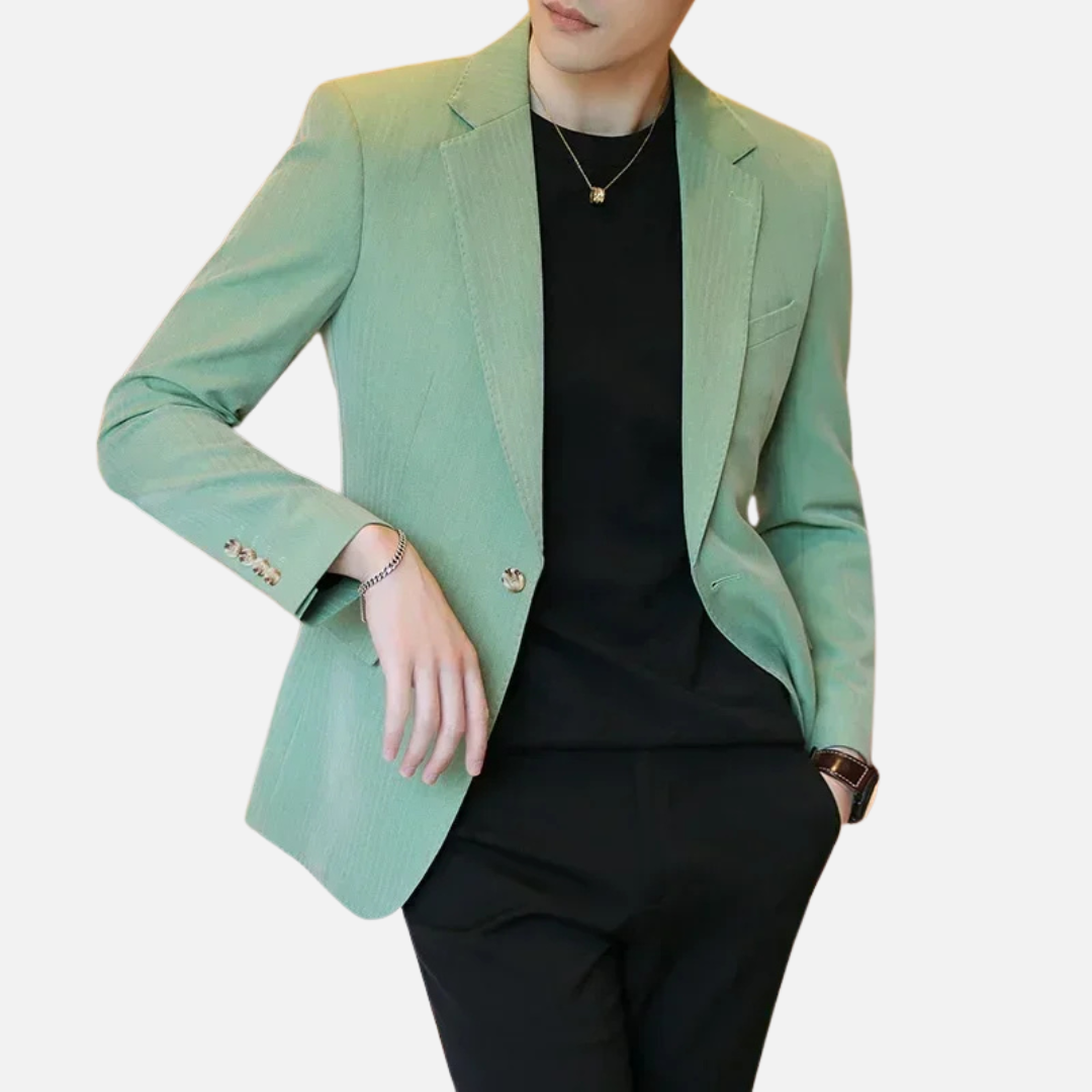 Blazer de malha em cor sólida, com design minimalista, sofisticado e confortável, ideal para looks casuais e formais.