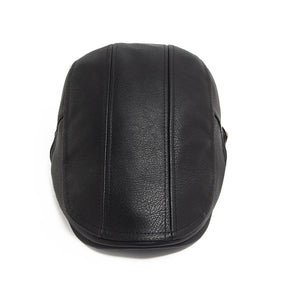 Boina inglesa masculina de couro Ferrutini FRT279, com design clássico, em couro premium, ajustável (55-60 cm), ideal para looks casuais ou formais, em cáqui, marrom, cinza escuro e preto.