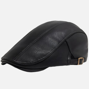 Boina inglesa masculina de couro Ferrutini FRT279, com design clássico, em couro premium, ajustável (55-60 cm), ideal para looks casuais ou formais, em cáqui, marrom, cinza escuro e preto.