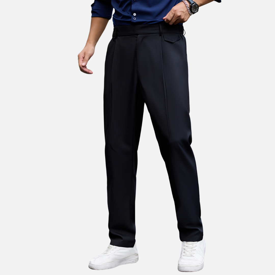 Calça reta casual em cor sólida, com caimento confortável e design versátil, ideal para o dia a dia e ambientes informais.