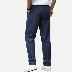 Calça masculina de perna reta em tecido de alta qualidade, cor sólida, ideal para atividades ao ar livre e looks casuais nas estações mais frescas.