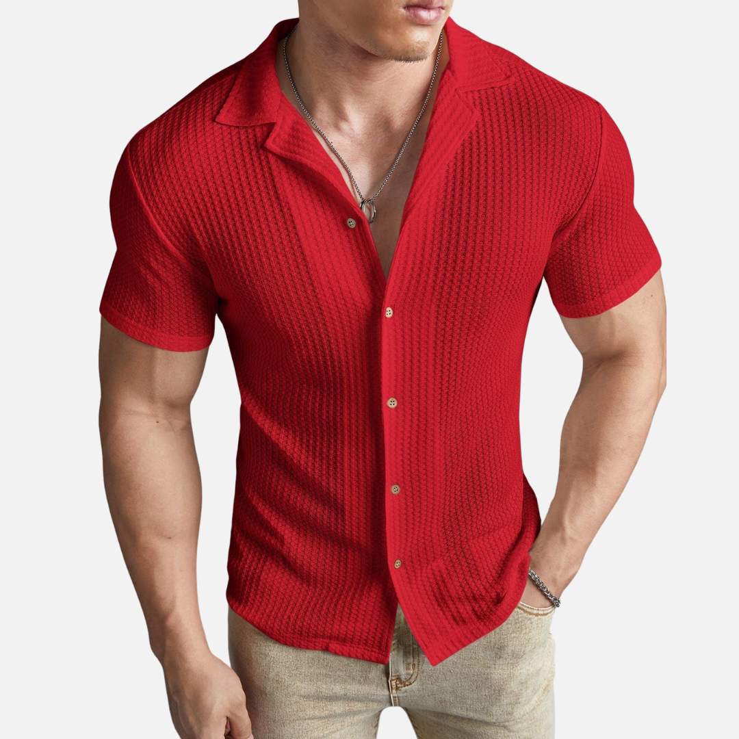 Camisa de abotoamento frontal em cor sólida, elegante e versátil, ideal para diversas ocasiões com conforto e estilo.