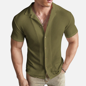 Camisa de abotoamento frontal em cor sólida, elegante e versátil, ideal para diversas ocasiões com conforto e estilo.