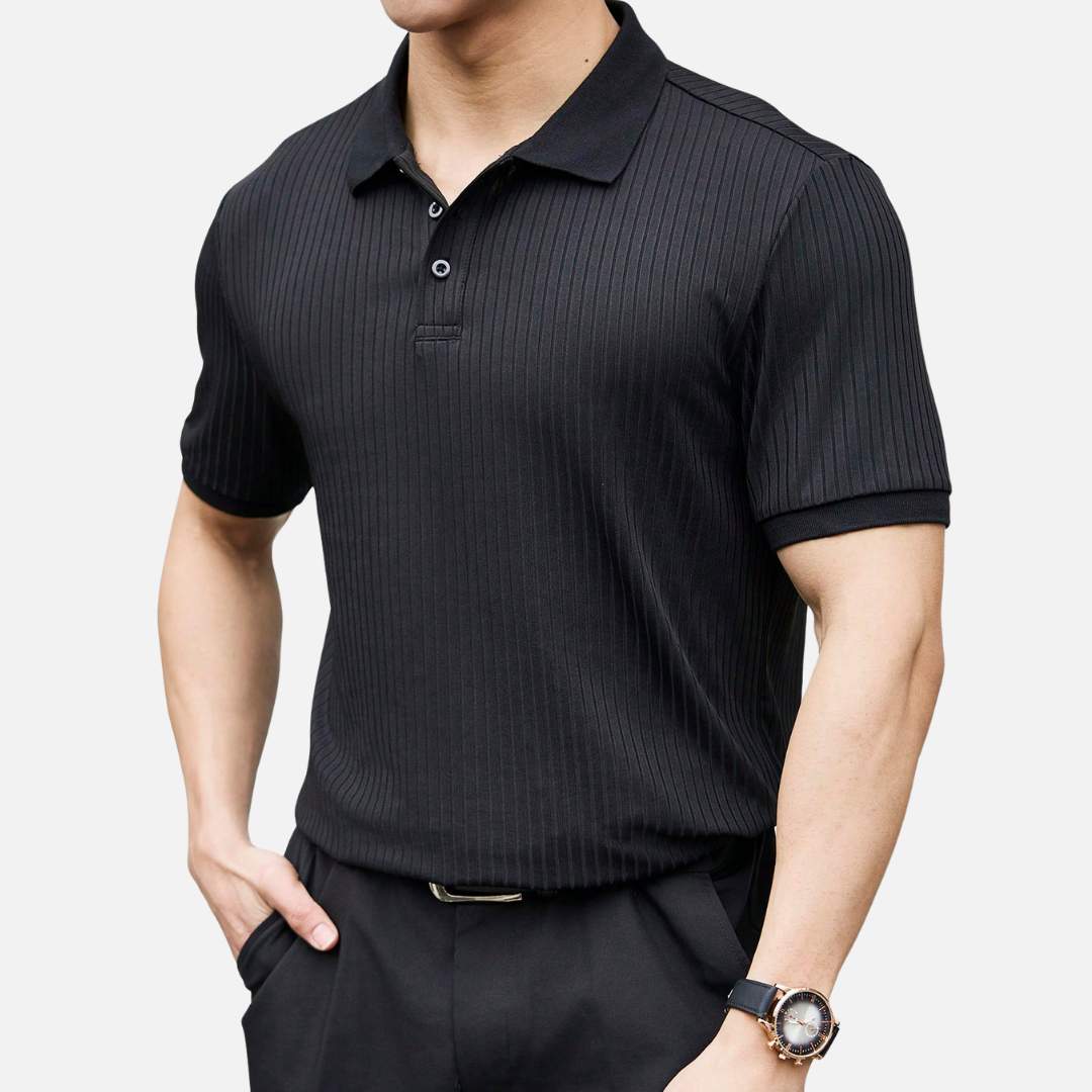 Camisa canelada com design elegante e abotoamento parcial, ideal para ocasiões formais e casuais com conforto e sofisticação.