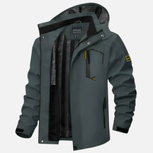 Jaqueta impermeável masculina Ferrutini FRT166, com design moderno, em poliéster, espessura grossa, com capuz, ideal para dias chuvosos e atividades ao ar livre, com zíperes frontais.