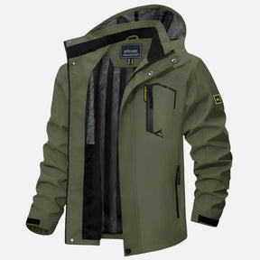 Jaqueta impermeável masculina Ferrutini FRT166, com design moderno, em poliéster, espessura grossa, com capuz, ideal para dias chuvosos e atividades ao ar livre, com zíperes frontais.
