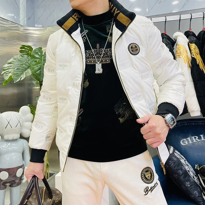 Jaqueta puffer masculina Ferrutini FRT218 preta, com design sólido e elegante, feita em lyocell, forro de algodão, zíper frontal, ideal para dias frios e combinações versáteis.