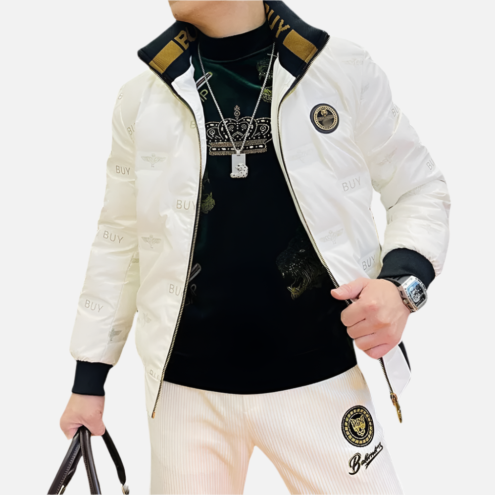 Jaqueta puffer masculina Ferrutini FRT218 preta, com design sólido e elegante, feita em lyocell, forro de algodão, zíper frontal, ideal para dias frios e combinações versáteis.