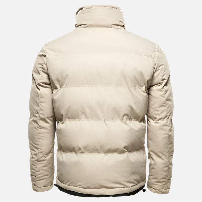 Jaqueta puffer masculina Ferrutini FRT217 preta, forrada em lã e algodão, com capuz ajustável, zíper revestido, bolsos e porta fones, ideal para dias frios e looks urbanos.
