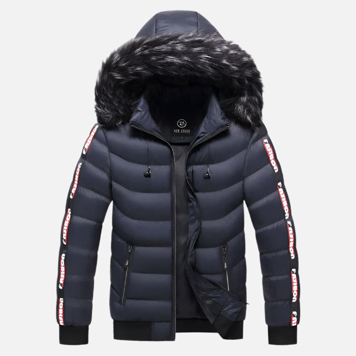 Jaqueta puffer masculina Ferrutini FRT206, com capuz forrado, design acolchoado, parte externa impermeável, bolsos e porta fones, ideal para o inverno, com zíper frontal.