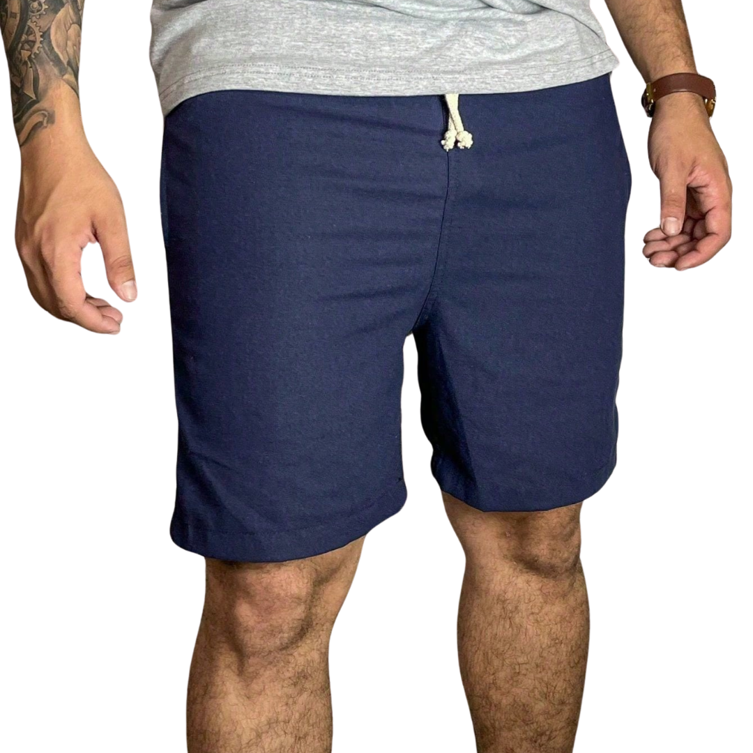 Bermuda de denim de alta qualidade, com design moderno e versátil, ideal para looks descontraídos e ocasiões casuais.