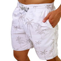 Shorts masculino confeccionado em tecido premium, com design moderno e versátil, perfeito para momentos de lazer e looks descontraídos.